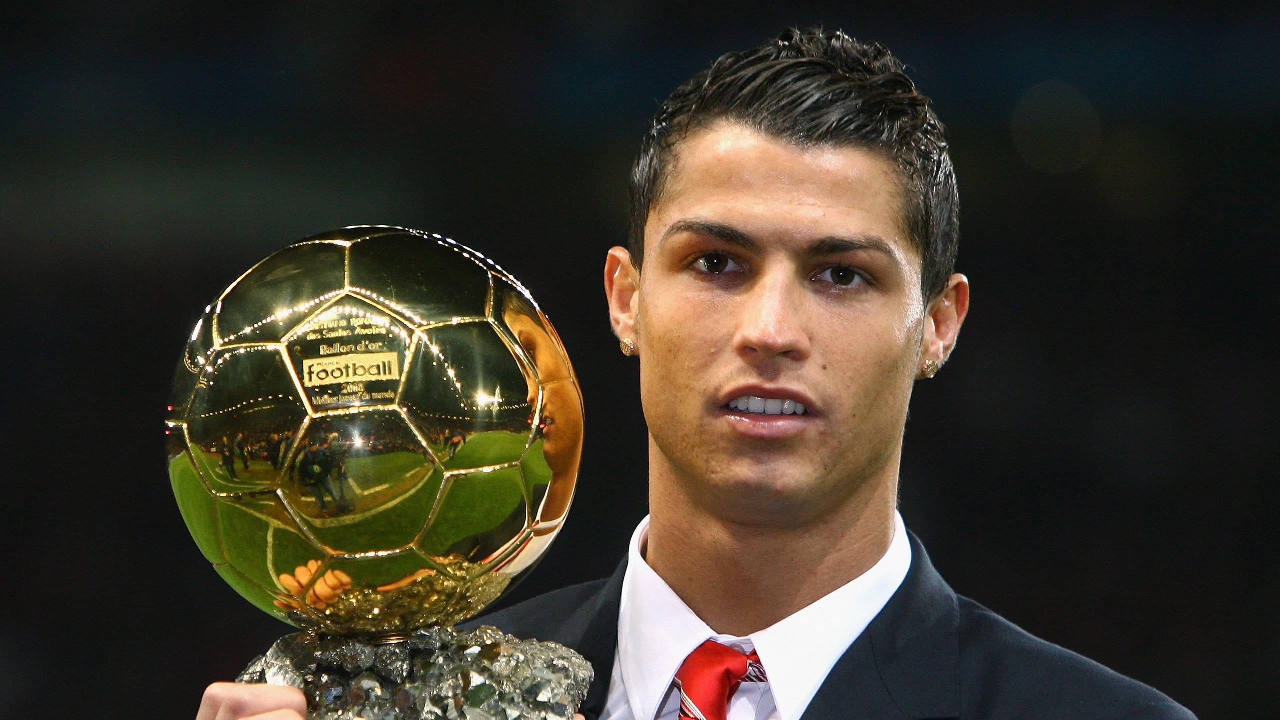 球队季前热身对阵级别较高对手以检验状态,足球职业队赛前热身